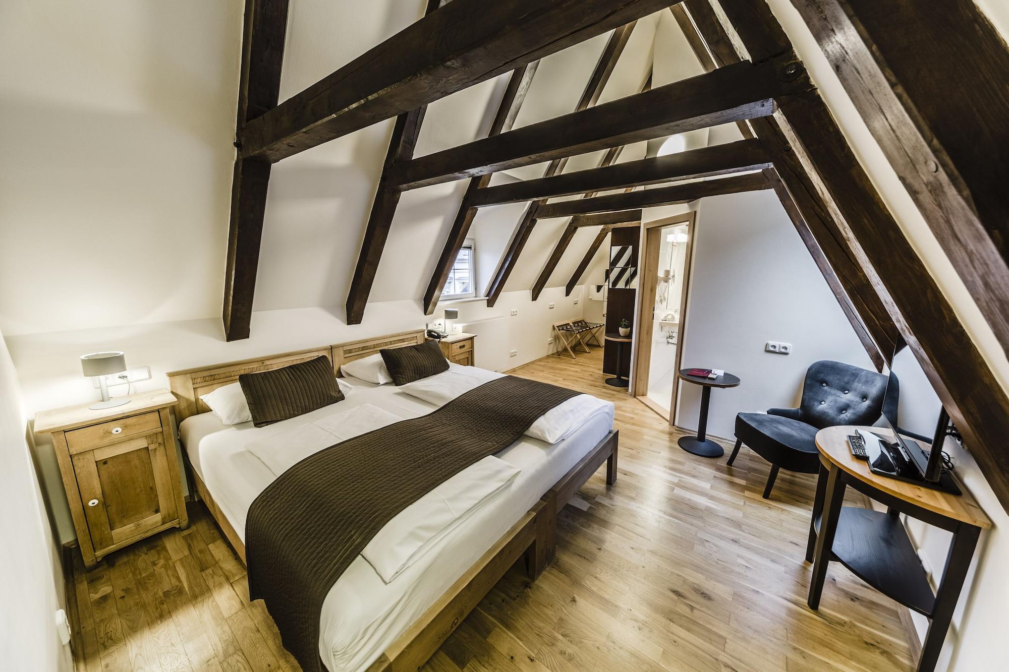 Archibald At The Charles Bridge Hotel Prag